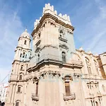Center Flat Cathedral 아파트 *